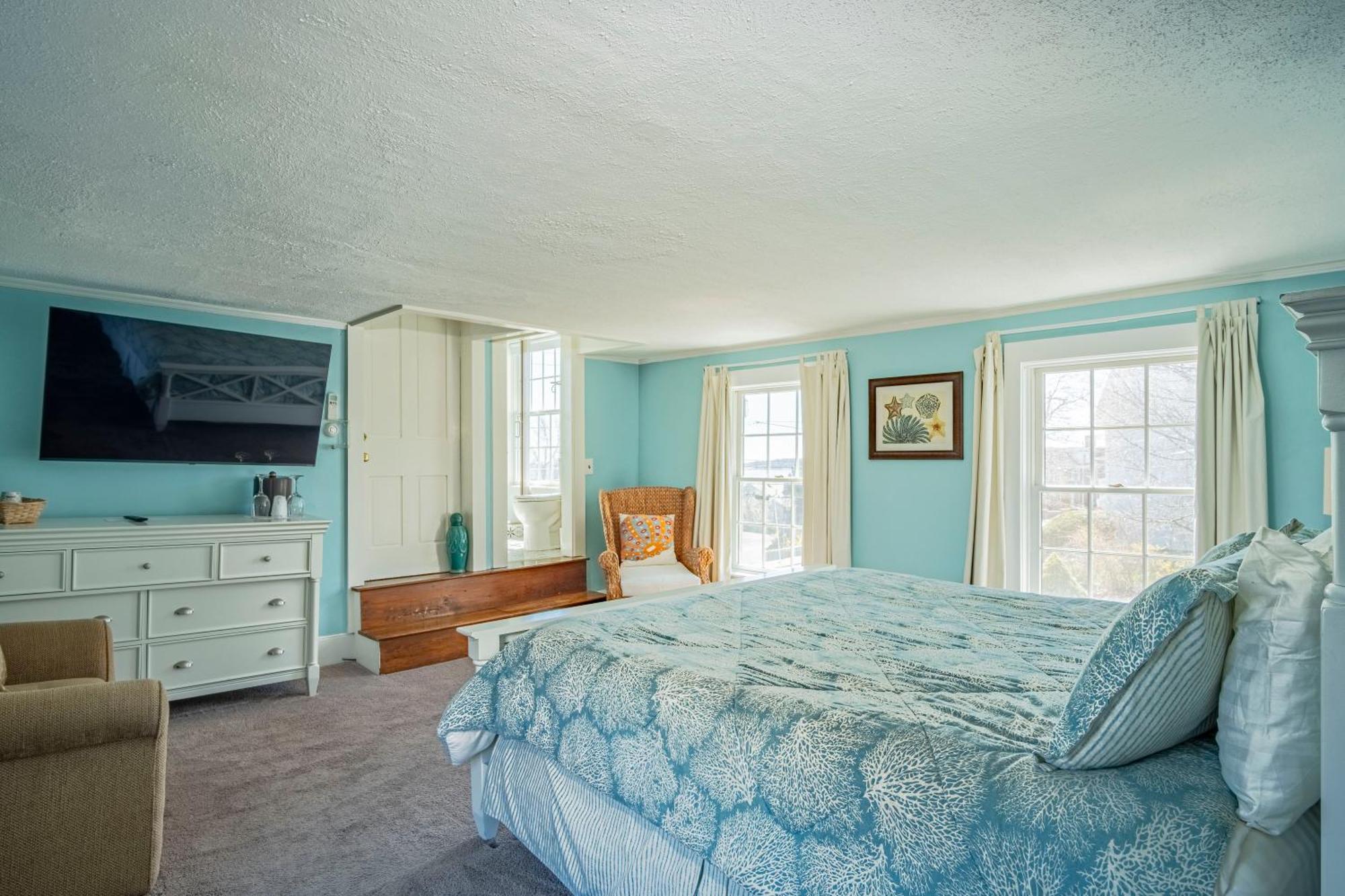 Yankee Clipper Inn